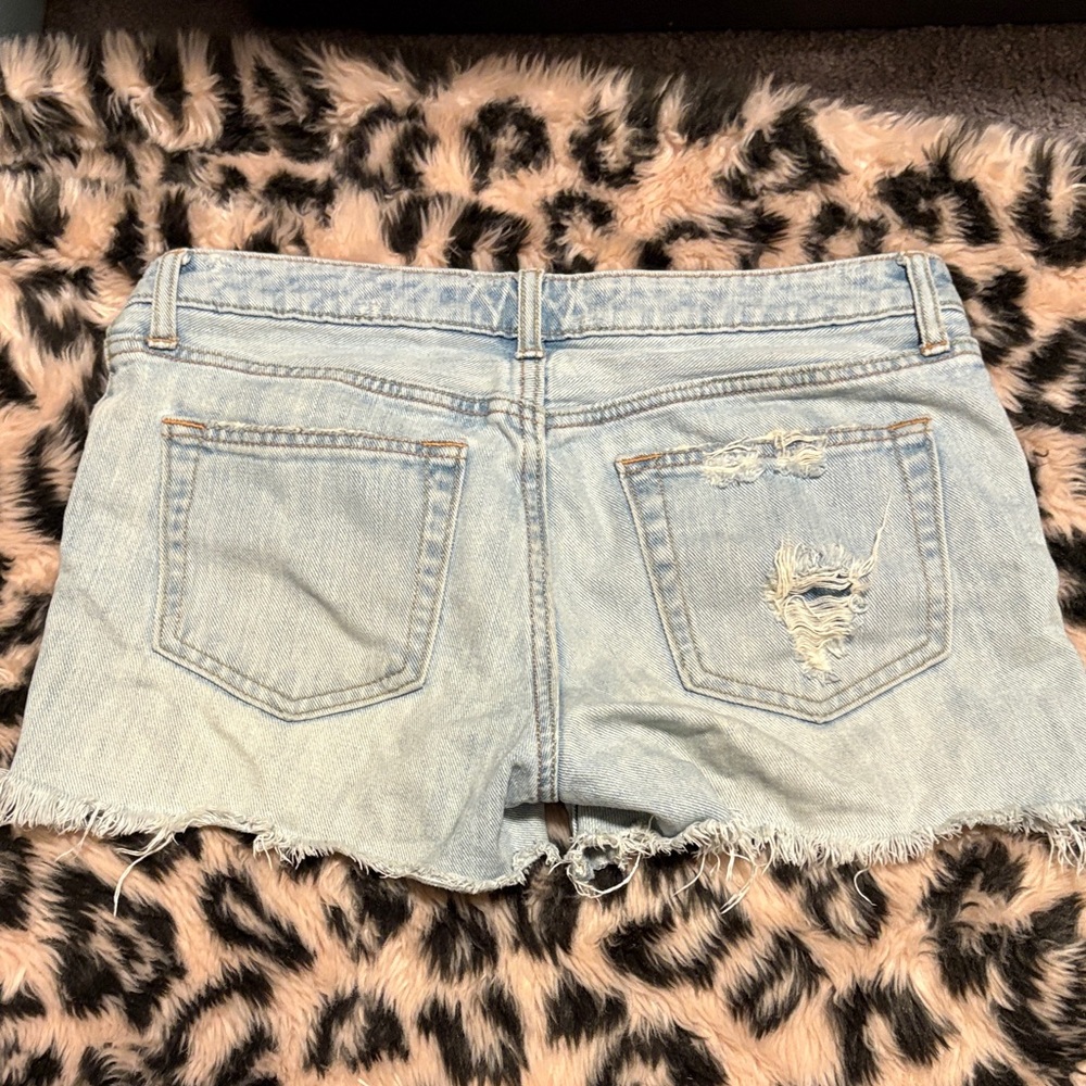 GAP Retro Light Blue Jean Shorts - Picture 3 of 5
